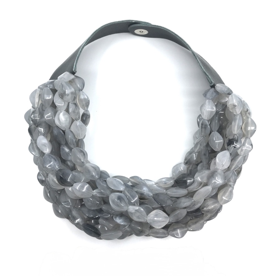 collana girocollo multifilo grigia artigianale, gioielli handmade made in italy by OMHANDEMADE