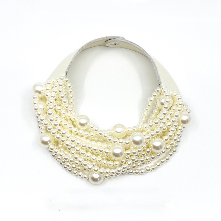 collana-stile-fairchild-baldwin-omhandemade.jpg

Cerchi l'eleganza delle collane stile Fairchild Baldwin? Scopri le alternative scultoree e artigianali firmate OMHANDeMADE