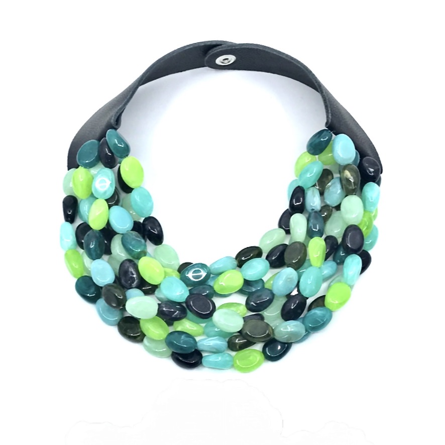 collana-stile-fairchild-baldwin-omhandemade.jpg

Cerchi l'eleganza delle collane stile Fairchild Baldwin? Scopri le alternative scultoree e artigianali firmate OMHANDeMADE