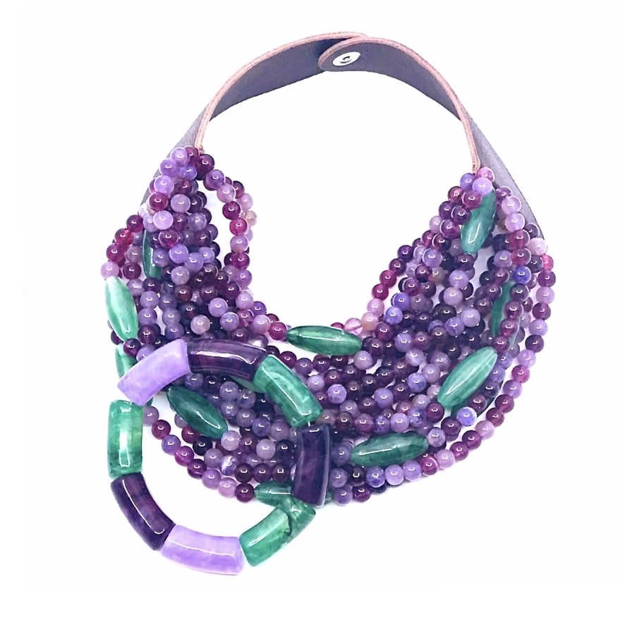 collana-stile-fairchild-baldwin-omhandemade.jpg

Cerchi l'eleganza delle collane stile Fairchild Baldwin? Scopri le alternative scultoree e artigianali firmate OMHANDeMADE