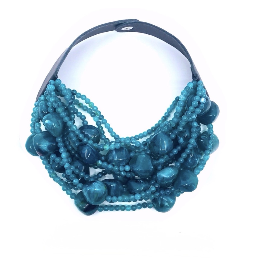 collana-stile-fairchild-baldwin-omhandemade.jpg

Cerchi l'eleganza delle collane stile Fairchild Baldwin? Scopri le alternative scultoree e artigianali firmate OMHANDeMADE